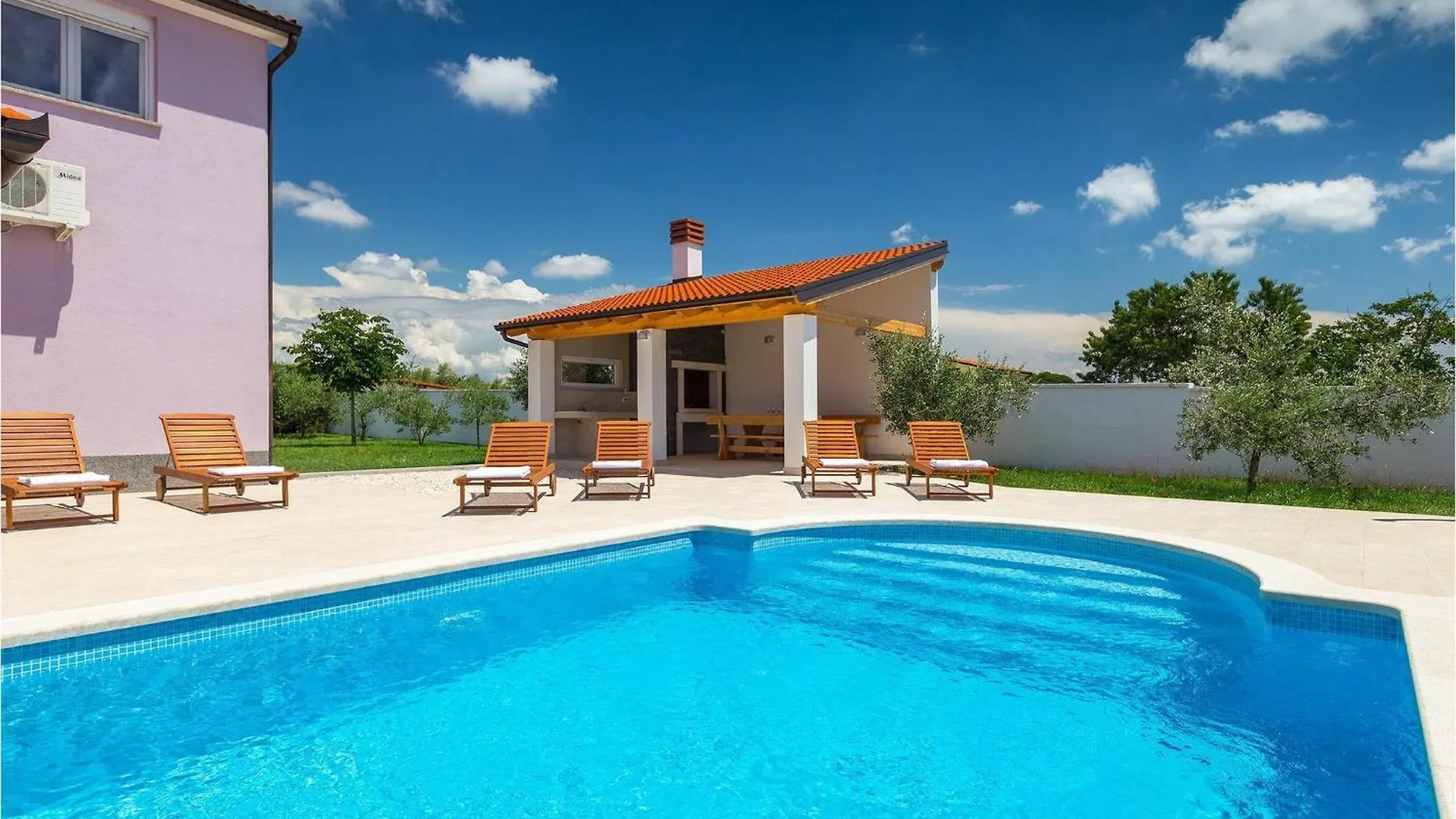 Villa Zeus Pula 0*,  Hırvatistan