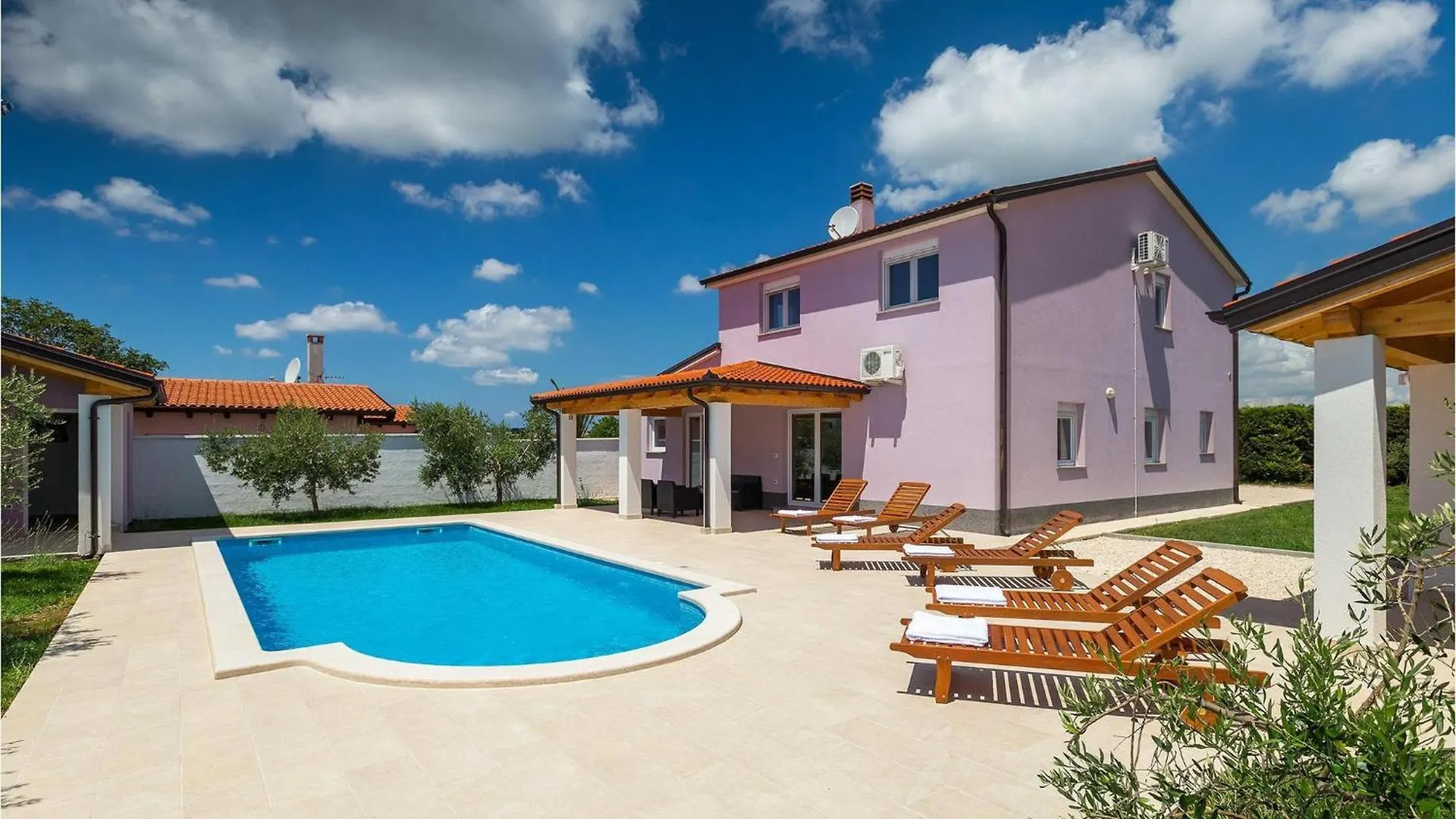 Villa Zeus Póla 0*,