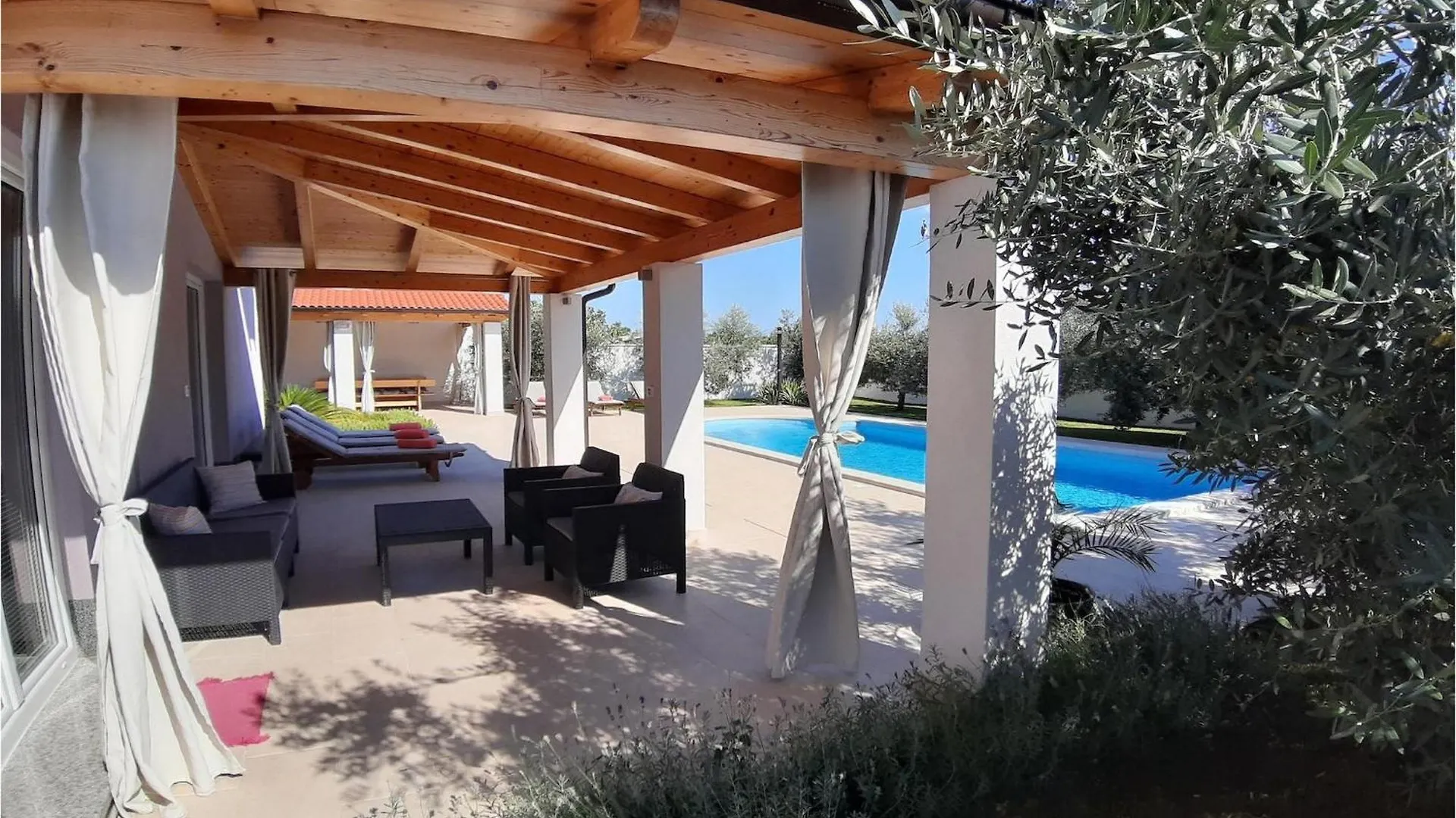 Villa Zeus Póla